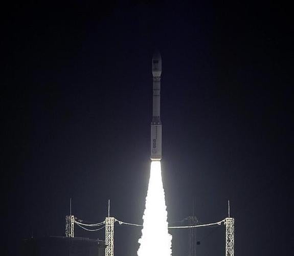 Fotografía donde se ve el despegue desde el puerto espacial en Kourou (Guyana Francesa).