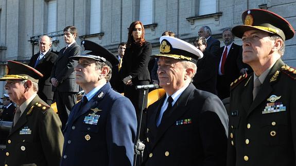 El teniente general César Milani, a la derecha.