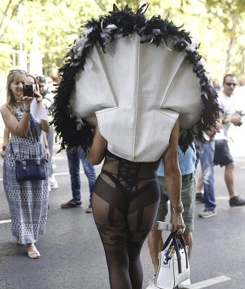 Un participante del tradicional desfile del Orgullo Gay. 