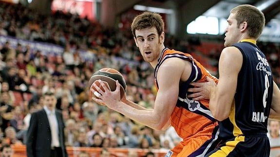 Víctor Claver, durante su anterior etapa con el Valencia. 