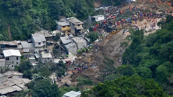 Vista aérea del área afectada por un deslave en la aldea Cambray II. 