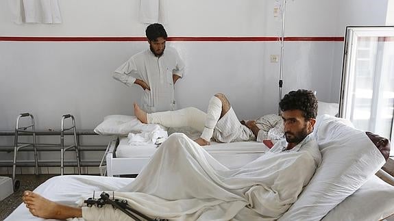 Algunos de los heridos que sobrevivieron a los ataques del hospital de MSF en Kunduz.