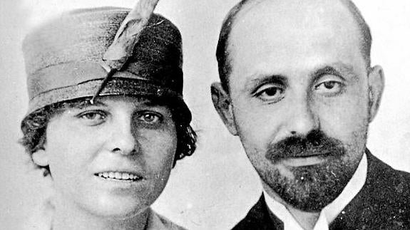 Zenobia Camprubí y Juan Ramón Jiménez, en un retrato de la pareja fechado hacia 1920.