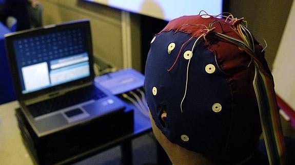 El dispositivo permite navegar por Google Chrome.