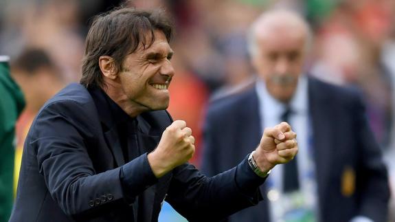 Conte celebra la victoria contra España. 