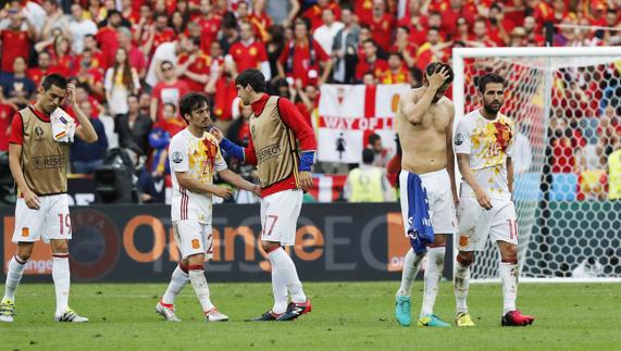 Jugadores de la selección española, tras el partido ante Italia. 