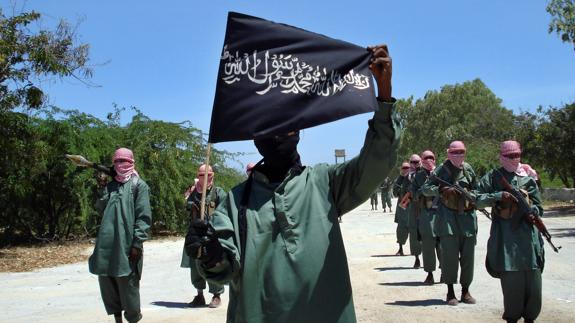 Milicianos del grupo radical islamista Al Shabab durante un entrenamiento militar en Mogadiscio.
