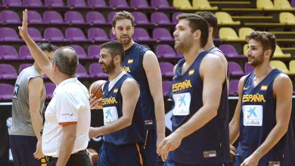 Jugadores de la selección española de baloncesto durante un entrenamiento. 