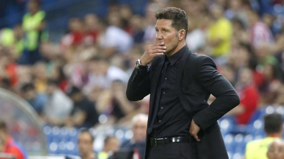 Simeone, durante el partido contra el Alavés. 