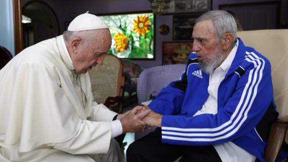 Imagen de archivo de la visita en 2015 del Papa a Fidel Castro. 