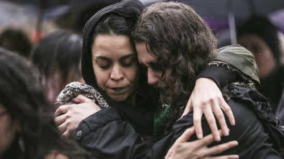 Mujeres protestan contra la violencia de género en Argentina