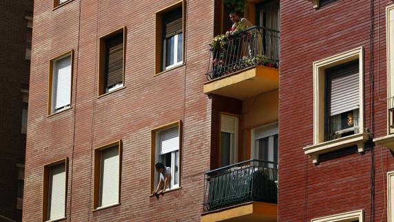 Un edificio de viviendas.