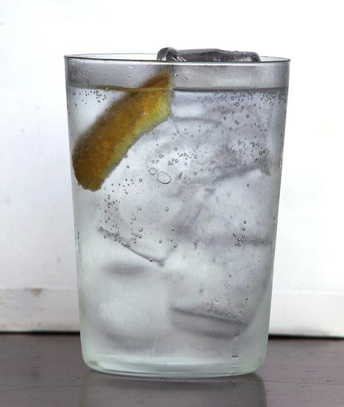 Un gin tonic.