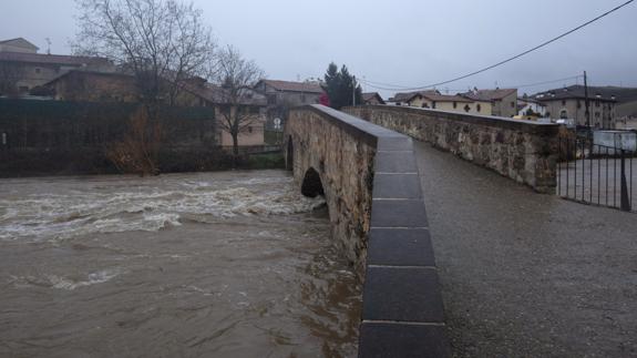 Puente de Arre, en Navarra, desde donde un hombre ha confesado que ha tirado el cuerpo de su mujer.