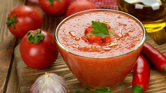 Los tomates más rojos, lisos y redondos, mejores frente al cáncer.