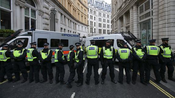 Agentes de policía británicos.