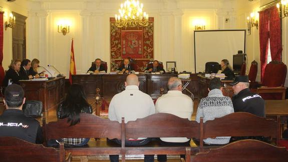 Condenan a 22 años de prisión y 7,7 millones de multa a tres miembros del clan Larralde por tráfico de drogas