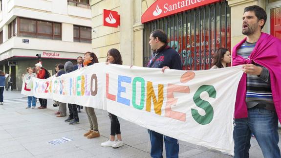 Manifestantes en Ordoño II. 