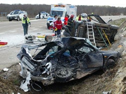 Estado en el que quedaron los dos vehículos tras el siniestro. / JULIÁN GARCÍA