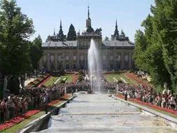 Fiesta de Santiago. Fuente de la cascada nueva. / ANTONIO DE TORRE