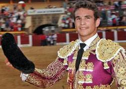 El torero Jose María Manzanares operado por un corte de tendones