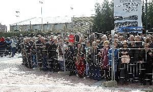Vecinos de Rondilla en la inauguración del puente, el pasado marzo. / A. Quintero