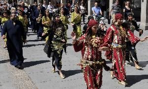 El grupo egipcio de la Universidad de El Cairo, en el desfile de hoy. / JAVIER SEGOVIA