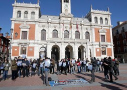 Protesta en la Plaza Mayor contra la ordenanza antivandalismo. / ANTONIO QUINTERO