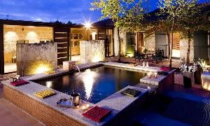 Terraza privada con espacio 'chill aout' en Hacienda Zorita. / El Norte