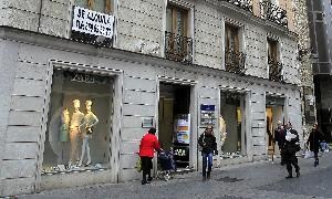 Locales comerciales en la calle Santiago. / A. Quintero