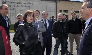 La consejera, junto a las autoridades locales y provinciales, durante la visita de ayer a la infraestructura. ICAL