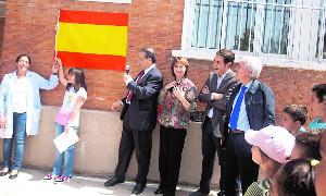 La directora de Innovación Educativa y el delegado de la Junta, en el acto institucional. / El Norte