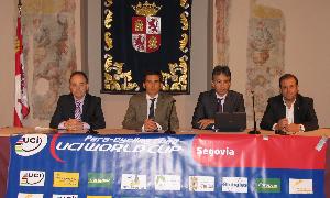 Javier Hernanz, Alfonso Lahuerta, José Aurelio Sánchez y Rafael Casado, en la presentación. / El Norte