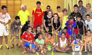 Participantes en el II Partido de Fútbol Sala 'Operación kilo' celebrado en el polideportivo municipal de Baltanás. / Luis Antonio Curiel