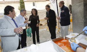 Representantes de las instituciones y del periódico, en la degustación. / MERCHE DE LA FUENTE