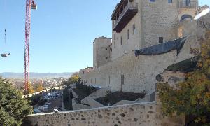 Aspecto de las obras en el jardín situado sobre el aparcamiento del hotel Doña Juana. / ANTONIO DE TORRE