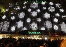 La iluminación navideña se estrenó ayer. :: G. Villamil
