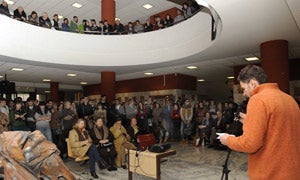 Lectura protesta en la facultad de Filosofía y Letras / R. Otazo
