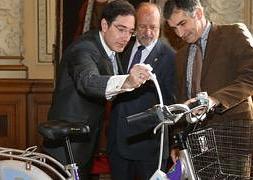 Presentación del nuevo servicio municipal de alquiler de bicicletas / H. Sastre