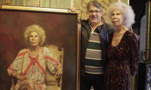 La duquesa de Alba y Capel, con el retrato, el martes en el palacio de Liria.