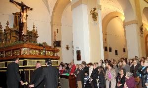 La parroquia de Santa Eulalia vive con emoción contenida la primera 'levantá'