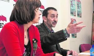 Pedro Escolar, junto con Cristina Fulcones, en la rueda de prensa. :: Miguel ángel santos