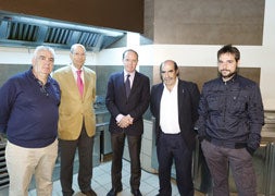 Francisco Martínez, Luis Carcedo Ojeda, Cándido López, Cecilio Lera y Miguel Ángel de la Cruz en el Novotel el Palero. / GABRIEL VILLAMIL