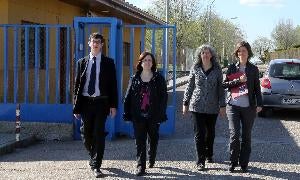 Los abogados Jaime Sáez, Rocío Matilla, Alicia Alonso y Ana Arranz, a la entrada de la prisión de Villanubla. / Henar Sastre