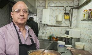 José Luis Vaquero, en la cocina del restaurante Dakota. / M. Á. Santos