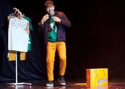 El mago coreano One Gun participa en las Jornadas Internacionales de Magia de Zamora. / Ical