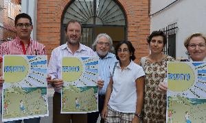 José Asunción, de San Agustín; el párroco de Santo Toribio, Antonio Verdugo; Fernando Serrano, coordinador de las jornadas; Lourdes Casas (San Juan de Dios), Ana Sanz (Jesuitinas) y Ángeles Salgado (San Viator). / Henar Sastre