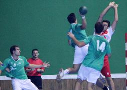 La presión navarra pone a prueba al Balonmano Nava