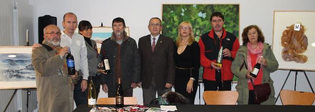 Seis bodegas y seis pintores colaboran con Amref en la exposición 'Arte y vino'