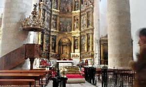 La iglesia de Nava reabre al culto después de tres años de reformas